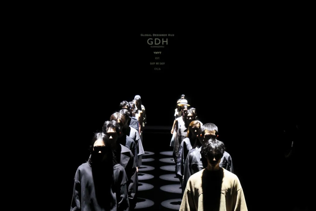 秀場直擊 | 韓國設計師品牌聯合秀：一體多面，無拘呈現圖片